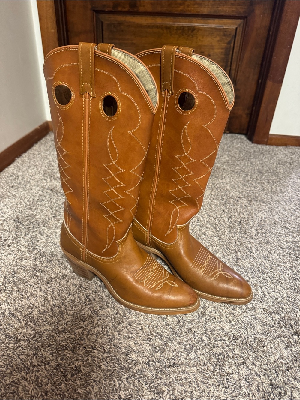 Ariat Tan Pull-On Western Cowboy Boots  once in a life time steal
